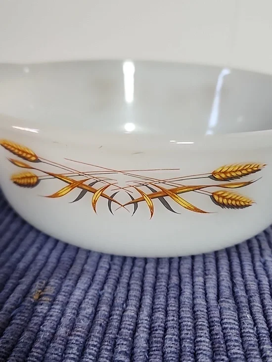 Fire King Anchor Hocking  Wheat Round Covered Casserole  STUFFED - Picture 5 of 6